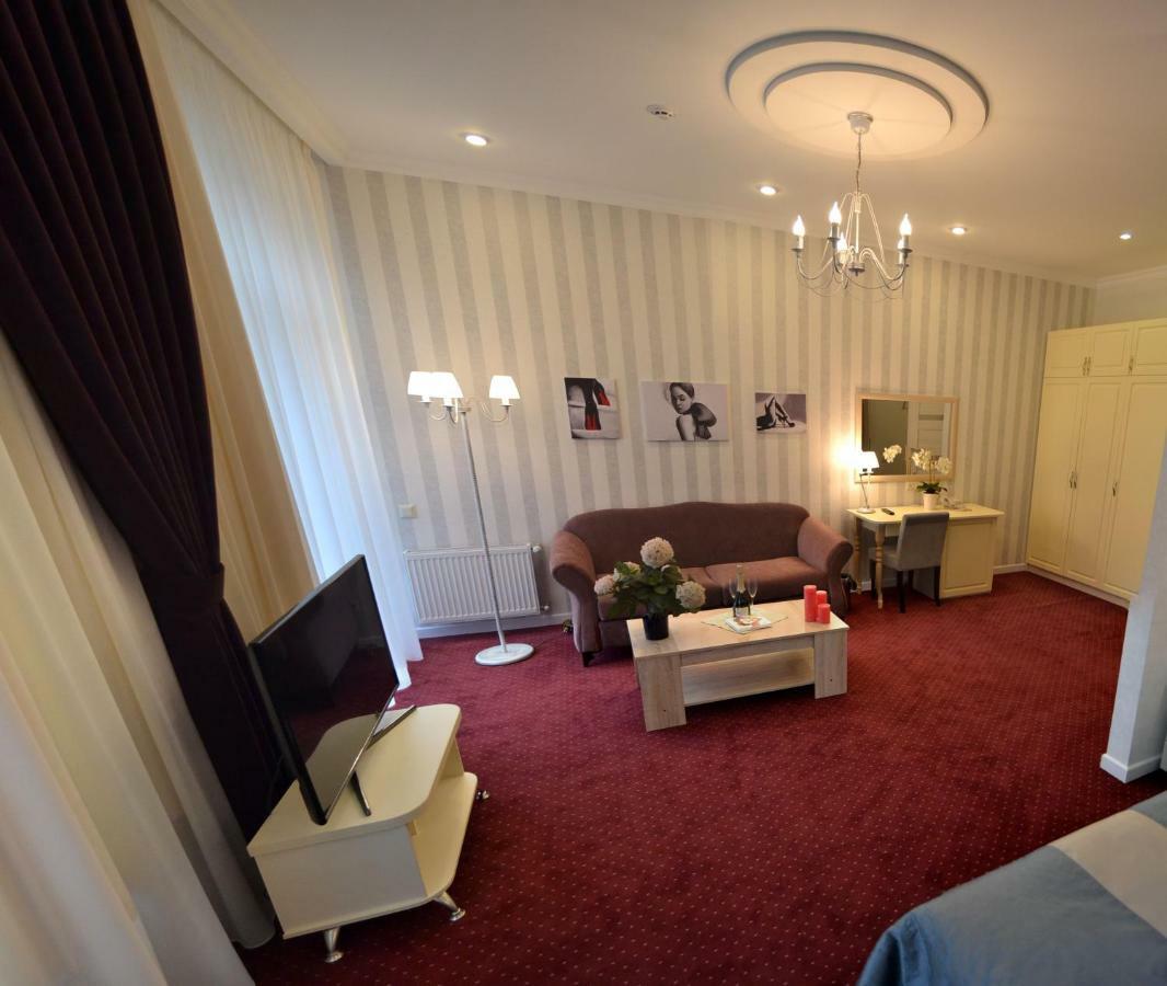 Hotel Ajur Odessa Eksteriør bilde